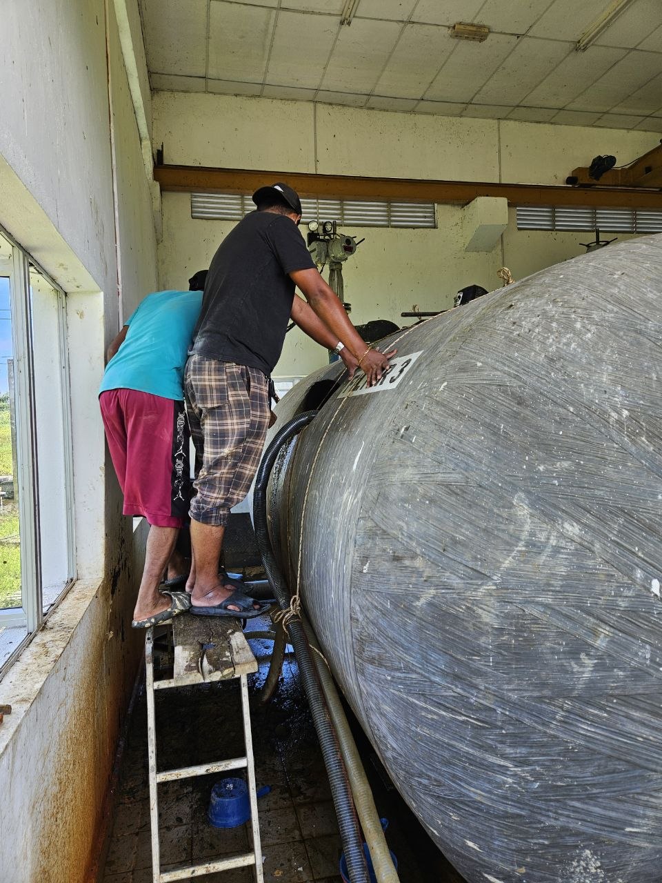 Service crew working at the horizontal filter vessel
