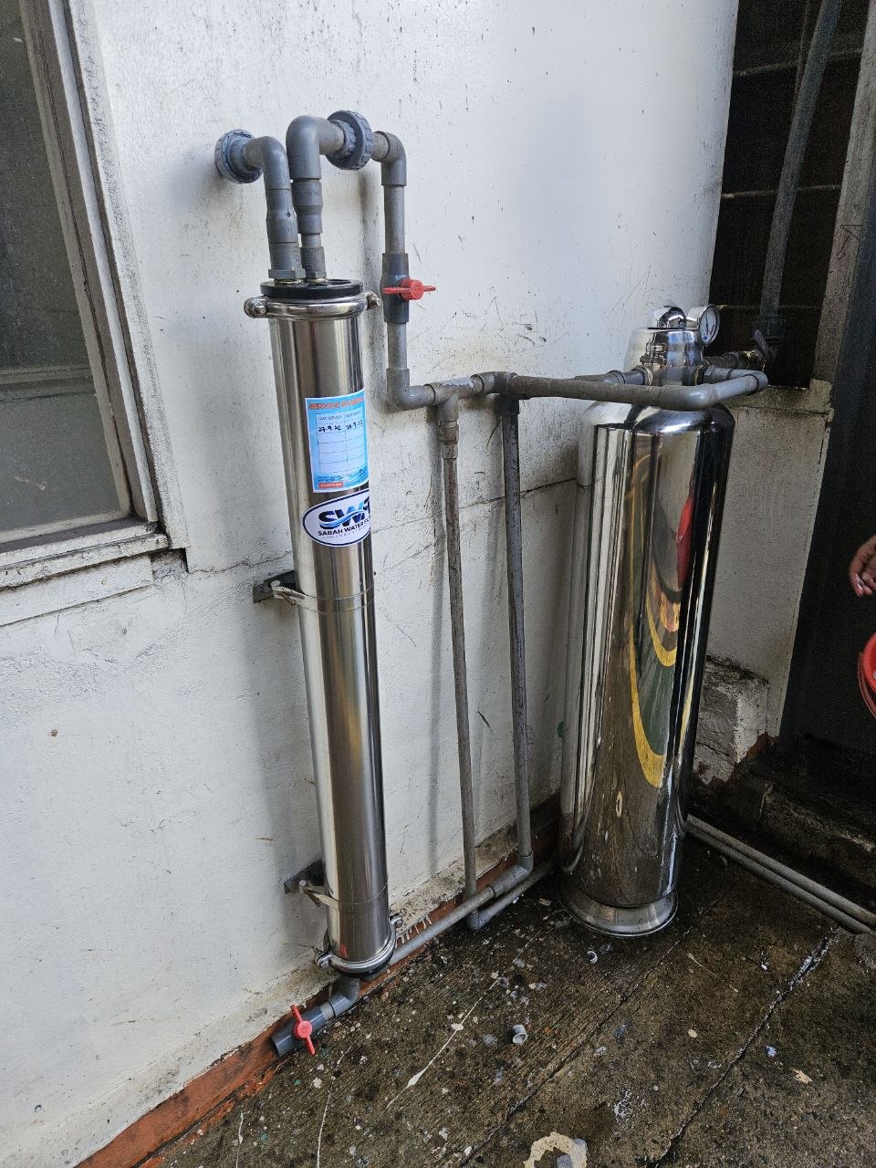 Stainless-steel pre-filter vessel at Genting Tanjung